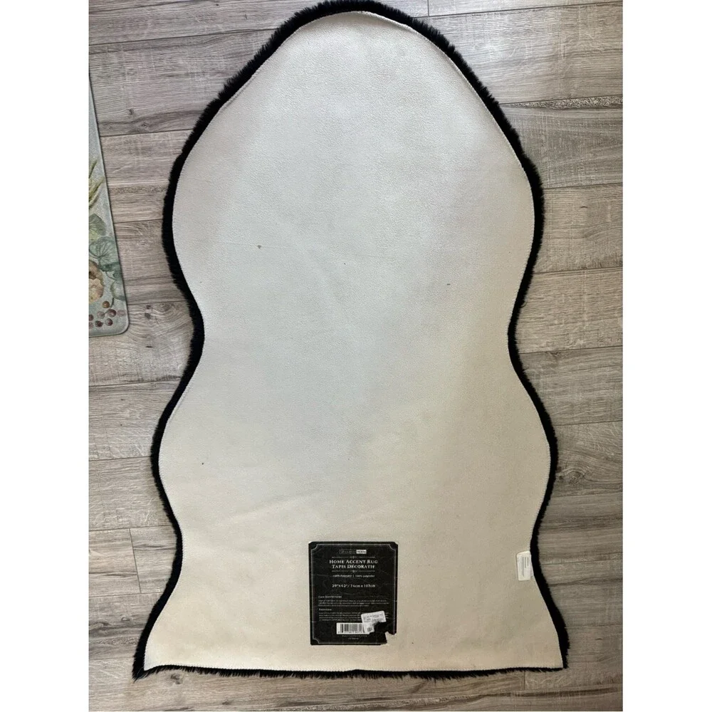 Silhouette homes Plush Black Faux Fur Accent Rug